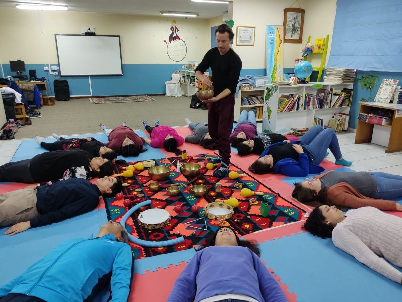 FUNDACIÓN PALABRA ● HUMANIZAR LA EDUCACIÓN DESDE EL CUERPO, SONIDO, EL JUEGO Y LA CREATIVIDAD